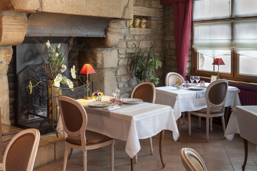 Au Relais Du Porhoet Guilliers Екстер'єр фото